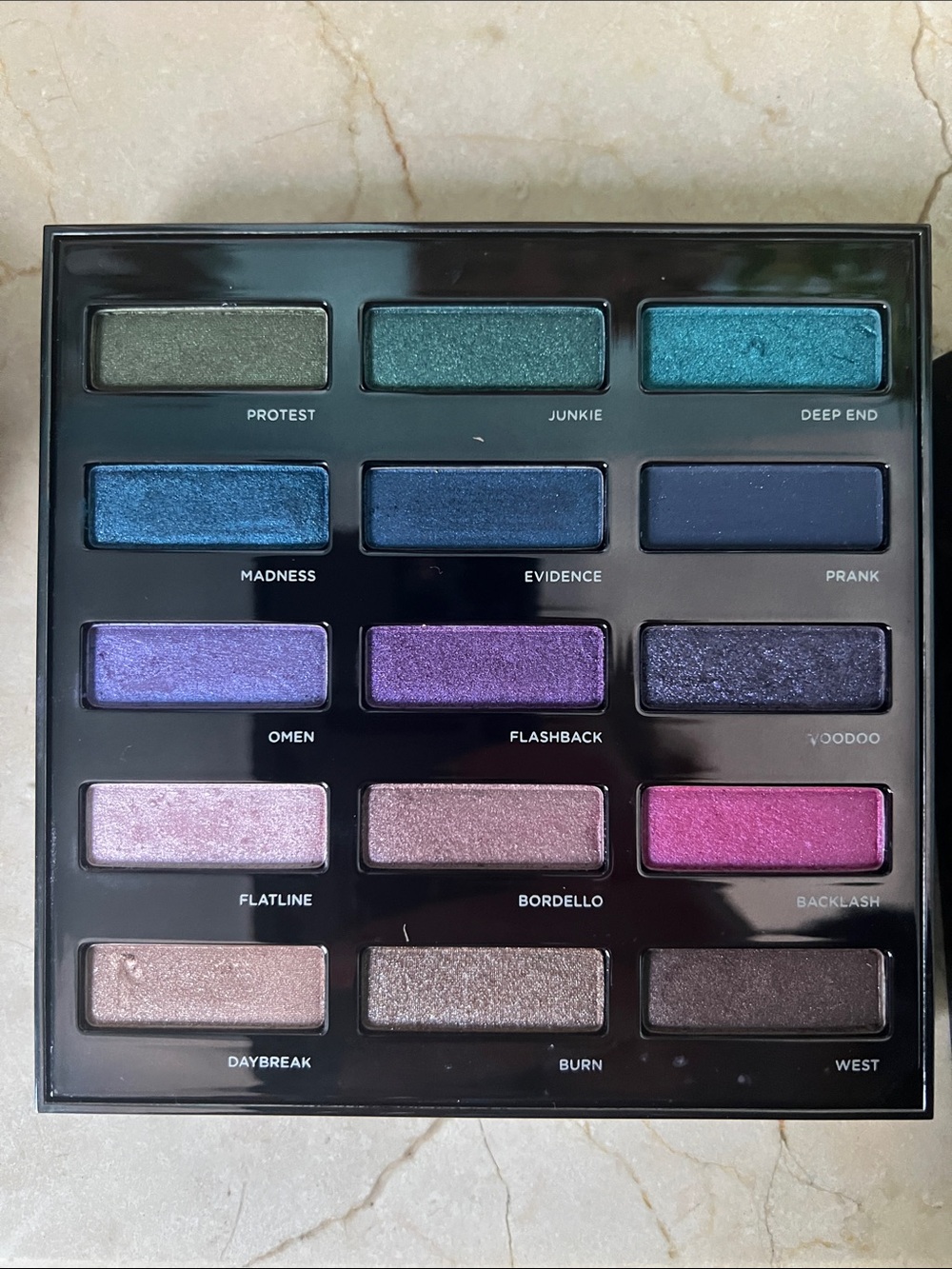 Urban Decay Urban spectrum Eyeshadow Palette Shimmer Metallic Finish HTF